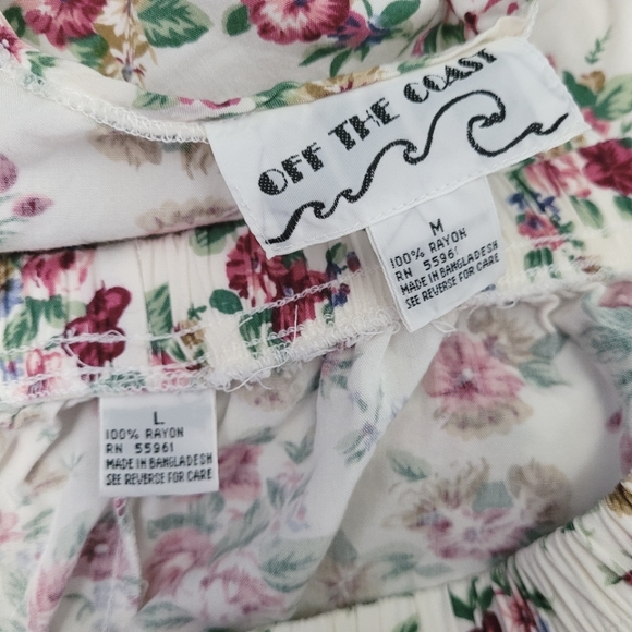 Vintage 1990s Off the Coast two piece coordinated top and shorts set - Picture 8 of 8